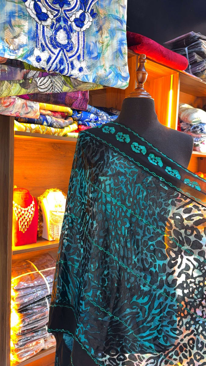 Foulard Chila Turquoise - Chale Traditionnel UAE Mariage 3ars couleur turquoise et noir - Foulard UAE authentique disponible au Maroc chez Zargue