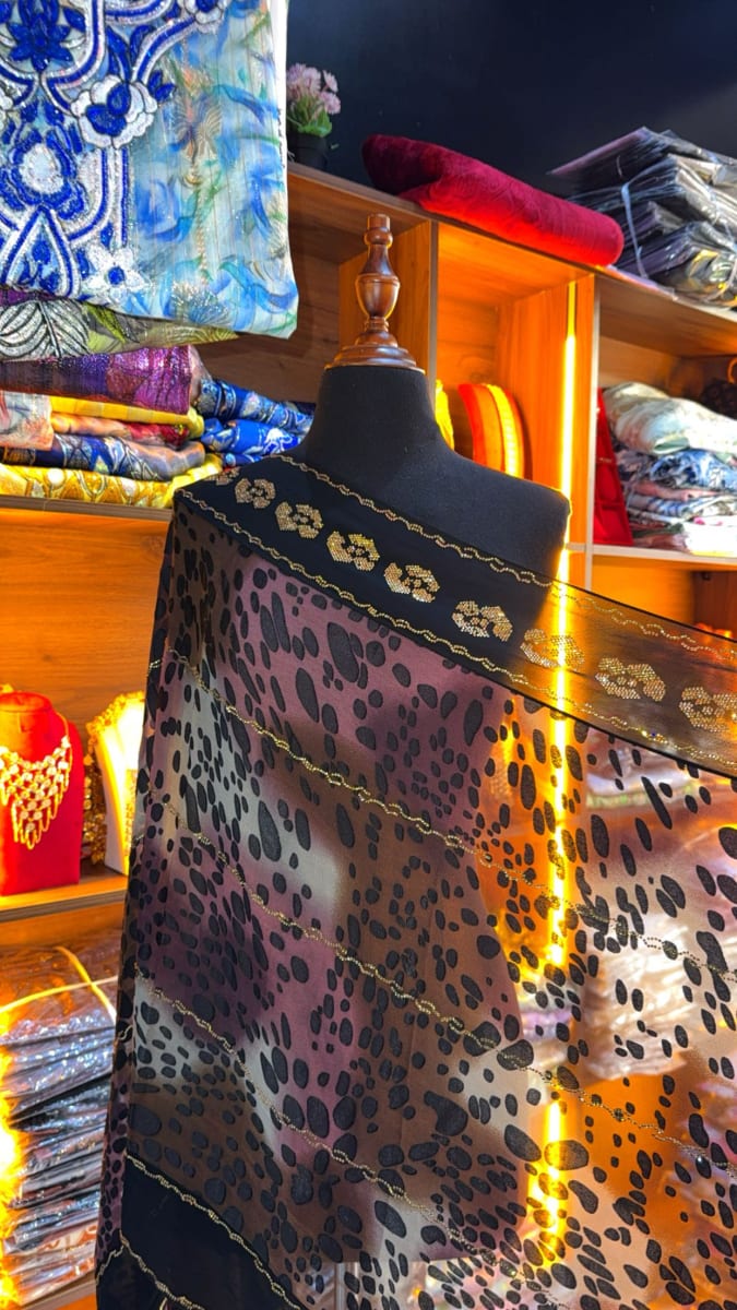 Foulard Chila Noir - Chale Traditionnel UAE Mariage 3ars couleur noir et rose - Foulard UAE authentique disponible au Maroc chez Zargue