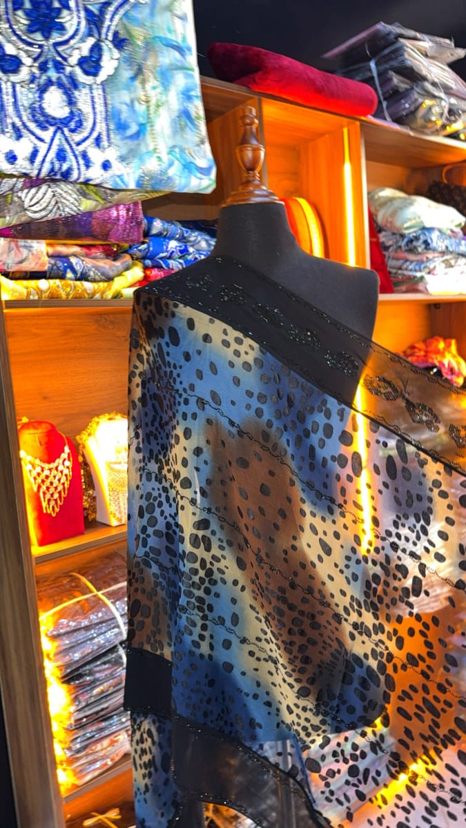 Foulard Chila Bleu - Chale Traditionnel UAE Mariage 3ars couleur bleu et noir - Foulard UAE authentique disponible au Maroc chez Zargue
