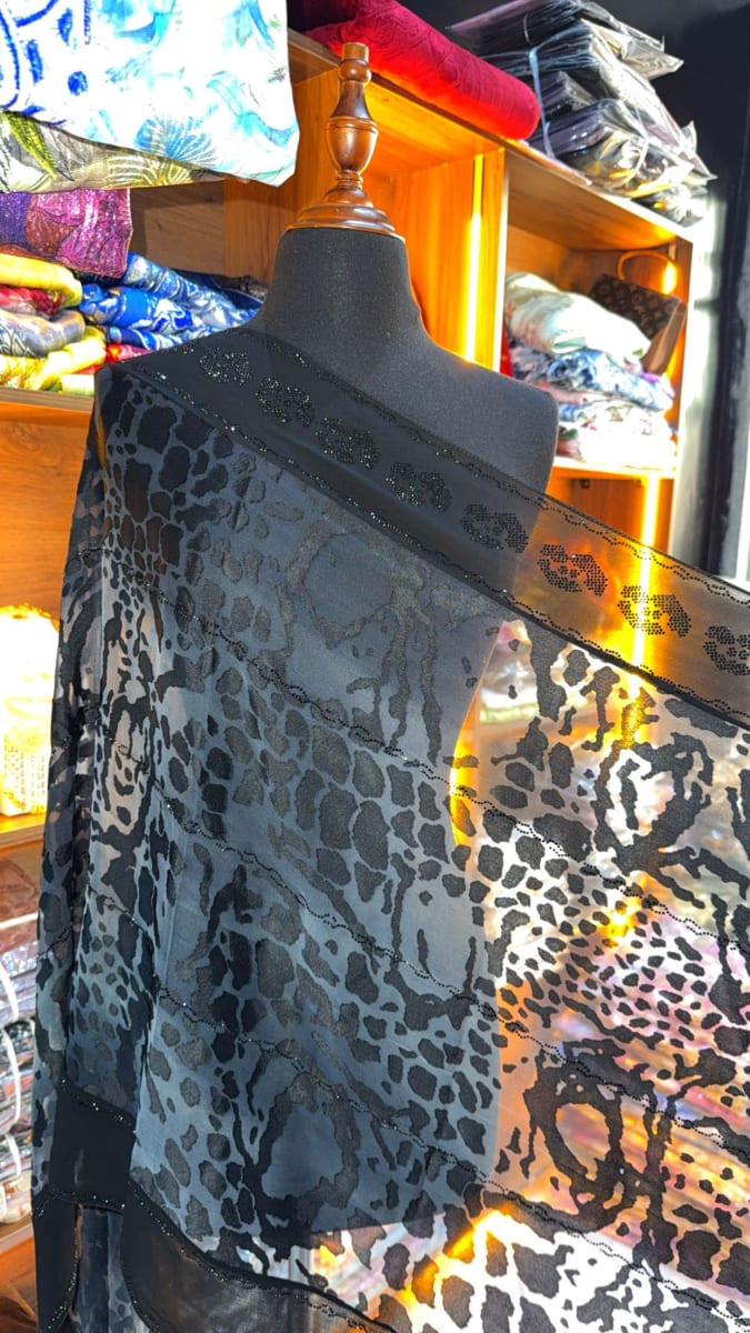 Foulard Chila Noir - Chale Traditionnel UAE Mariage 3ars couleur noir et dore - Foulard UAE authentique disponible au Maroc chez Zargue