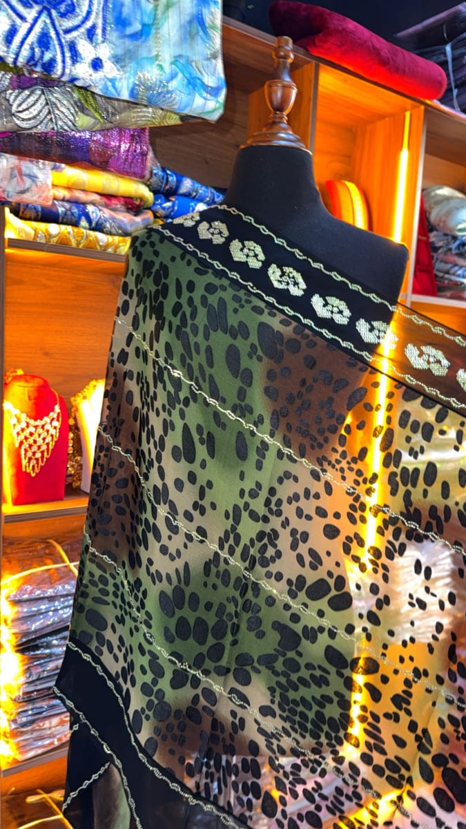Foulard Chila Kaki - Chale Traditionnel UAE Mariage 3ars couleur kaki et noir - Foulard UAE authentique disponible au Maroc chez Zargue