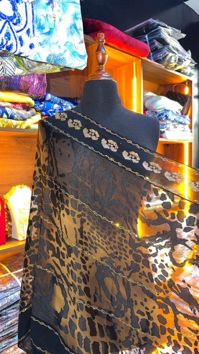 Foulard Chila Noir - Chale Traditionnel UAE Mariage 3ars couleur noir et dore - Foulard UAE authentique disponible au Maroc chez Zargue