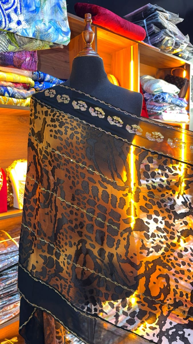 Foulard Chila Noir - Chale Traditionnel UAE Mariage 3ars couleur noir et dore - Foulard UAE authentique disponible au Maroc chez Zargue