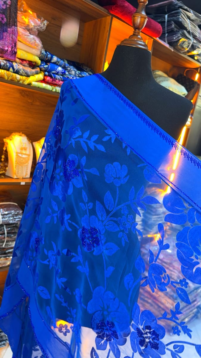 Foulard Tlija Bleu - Chale Elegant UAE Mariee Marocaine couleur bleu et noir - Foulard UAE authentique disponible au Maroc chez Zargue