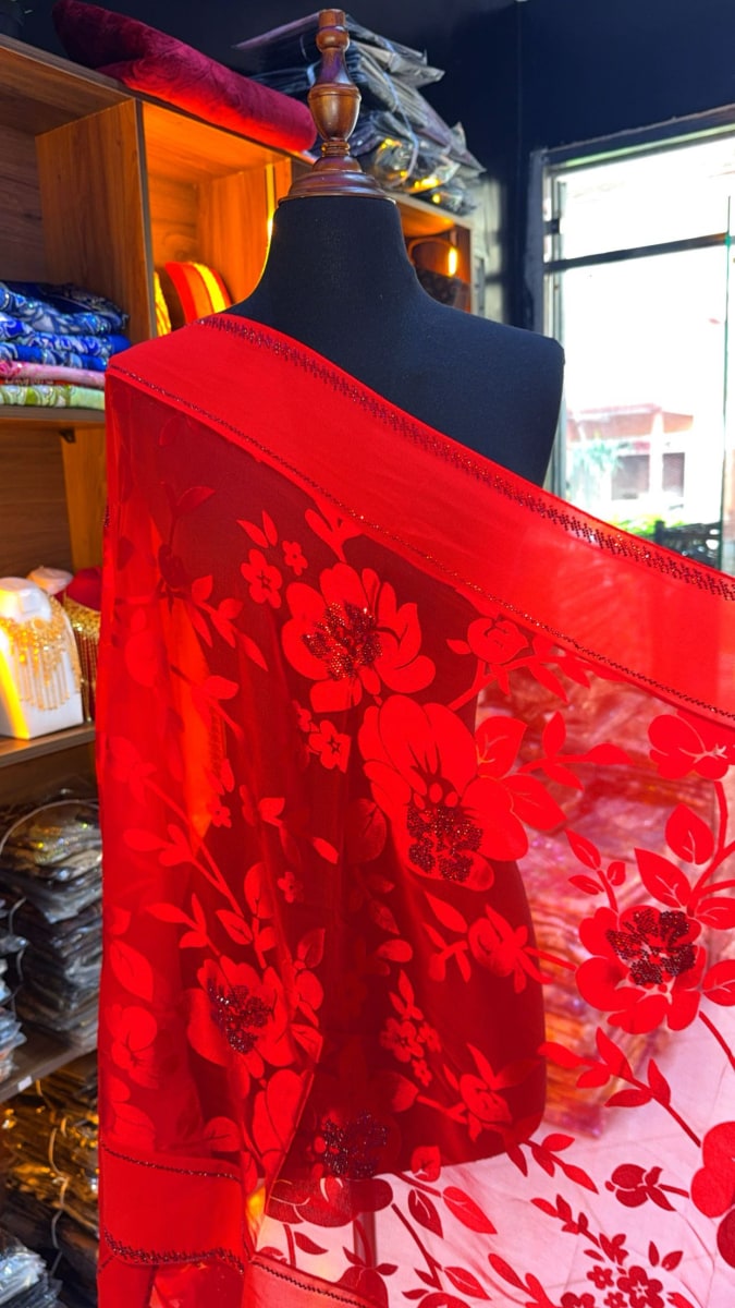 Foulard Tlija Rouge - Chale Elegant UAE Mariee Marocaine couleur rouge - Foulard UAE authentique disponible au Maroc chez Zargue