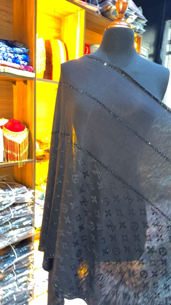 Tissu Noir Traditionnel UAE - Mariage 3ars Maroc couleur noir - Foulard UAE authentique disponible au Maroc chez Zargue