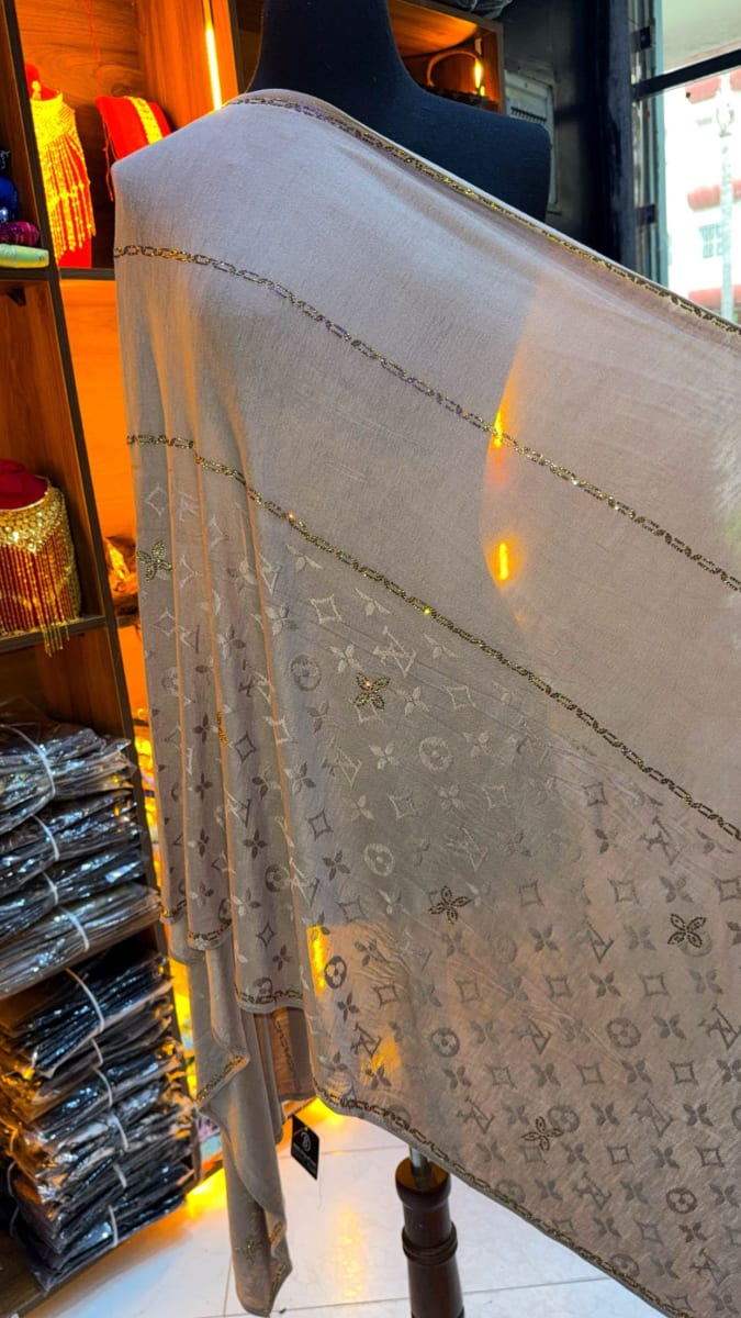 Tissu Beige Traditionnel UAE - Mariage 3ars Maroc couleur beige et dore - Foulard UAE authentique disponible au Maroc chez Zargue