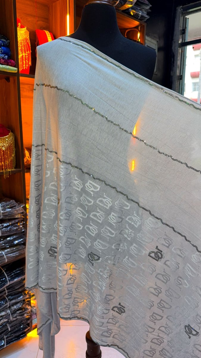 Tissu Gris Traditionnel UAE - Mariage 3ars Maroc couleur gris et noir - Foulard UAE authentique disponible au Maroc chez Zargue