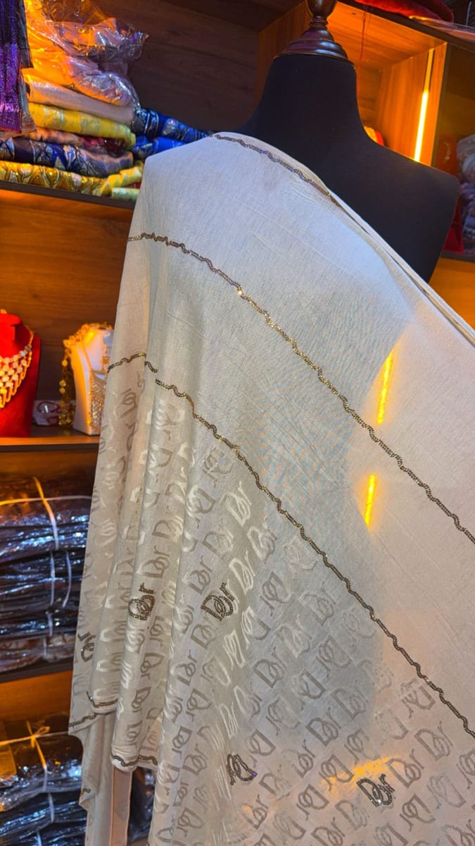 Tissu Blanc Traditionnel UAE - Mariage 3ars Maroc couleur blanc et doré - Foulard UAE authentique disponible au Maroc chez Zargue