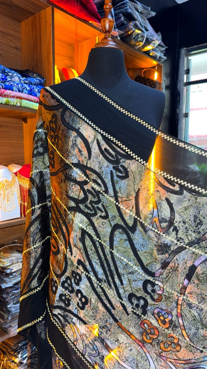 Foulard Carre Noir UAE Premium - Chale Mariage Maroc couleur noir et doré - Foulard UAE authentique disponible au Maroc chez Zargue