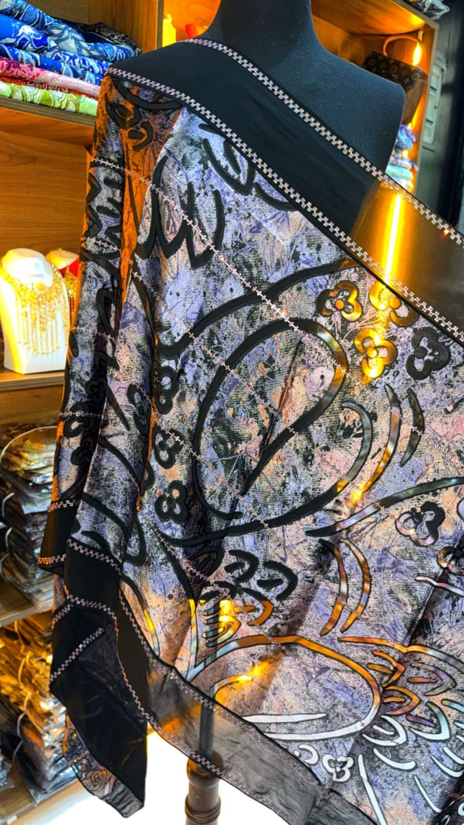 Foulard Carre Noir UAE Premium - Chale Mariage Maroc couleur noir et dore - Foulard UAE authentique disponible au Maroc chez Zargue