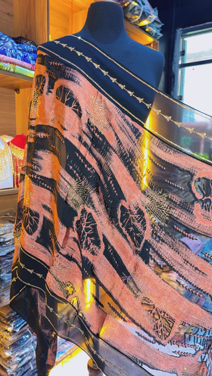 Foulard Carre Saumon UAE Premium - Chale Mariage Maroc couleur saumon et noir - Foulard UAE authentique disponible au Maroc chez Zargue