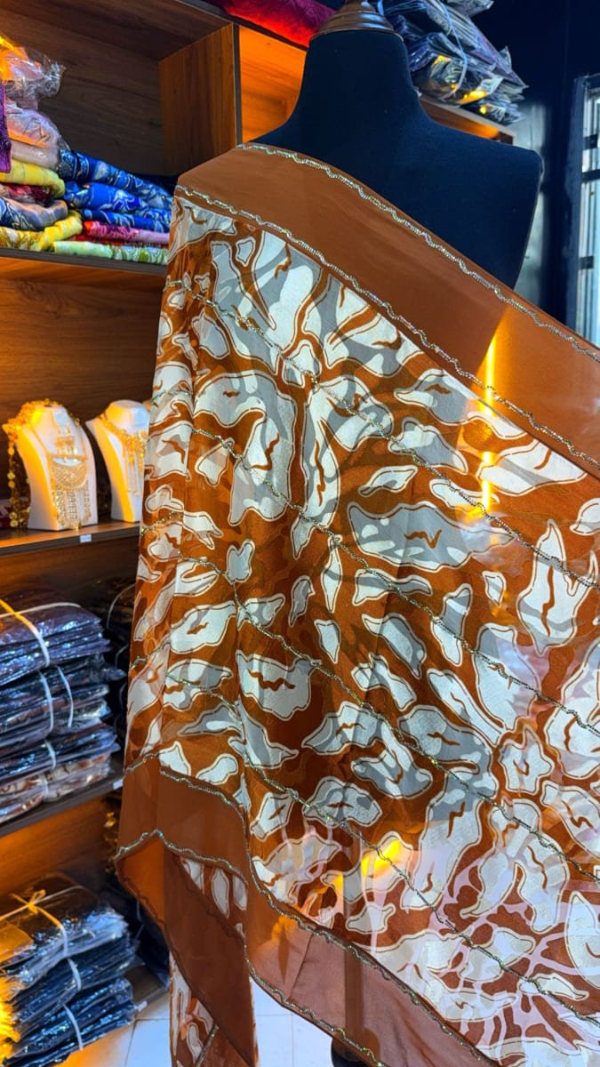 Foulard Carre Marron UAE Premium - Chale Mariage Maroc couleur marron et blanc - Foulard UAE authentique disponible au Maroc chez Zargue