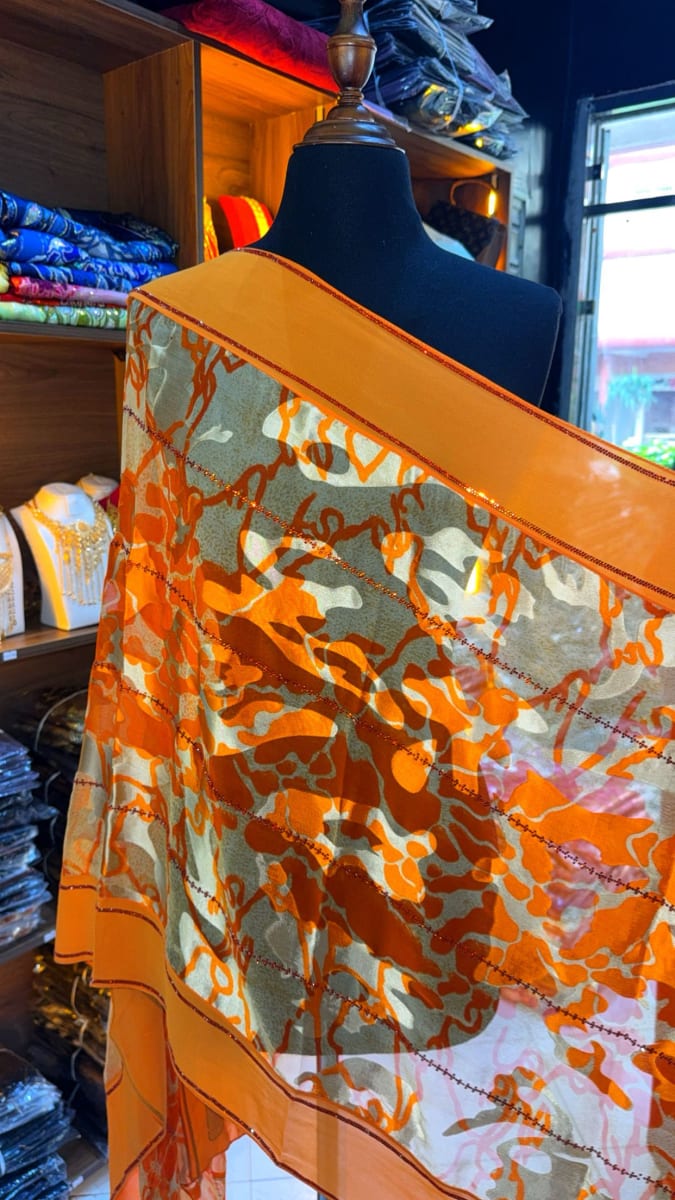 Foulard Carre Orange UAE Premium - Chale Mariage Maroc couleur orange et beige - Foulard UAE authentique disponible au Maroc chez Zargue