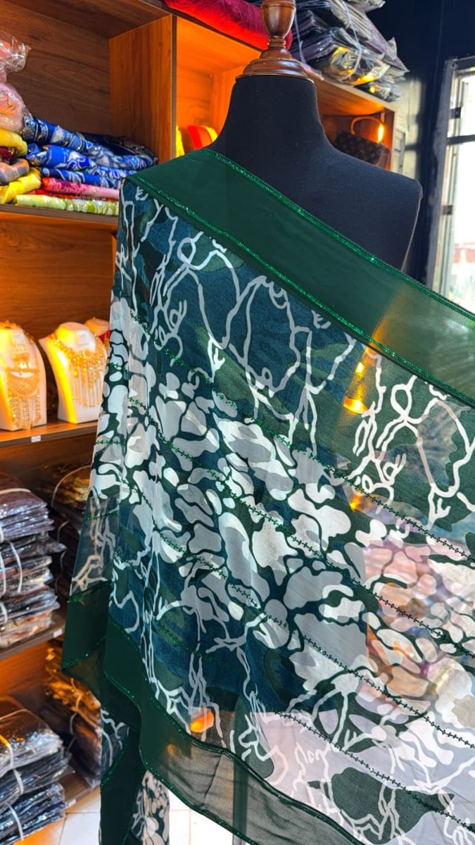 Foulard Carre Vert UAE Premium - Chale Mariage Maroc couleur vert et blanc - Foulard UAE authentique disponible au Maroc chez Zargue