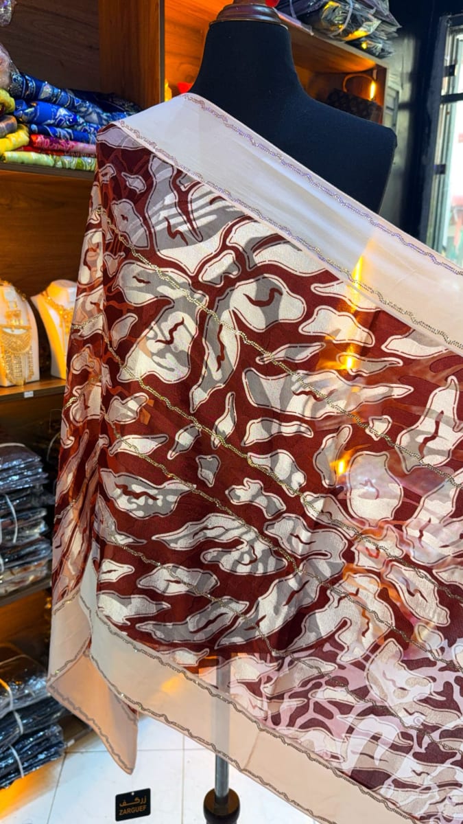 Foulard Carre Rouge UAE Premium - Chale Mariage Maroc couleur rouge et beige - Foulard UAE authentique disponible au Maroc chez Zargue