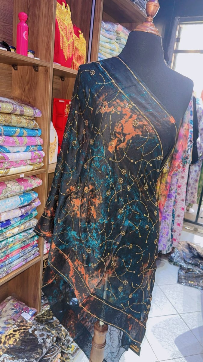 Foulard Chila Noir - Chale Traditionnel UAE Mariage 3ars couleur noir et orange - Foulard UAE authentique disponible au Maroc chez Zargue