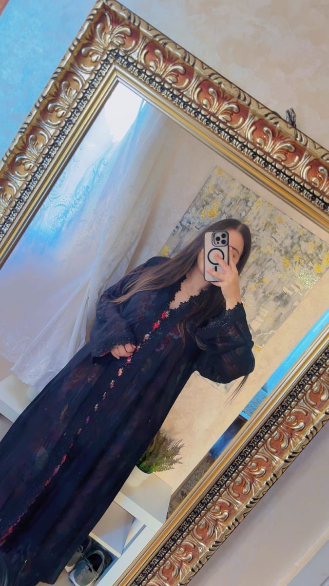 Abaya Noir Premium UAE - Robe Elegante Mariage Maroc couleur noir et rouge - Abaya Dubai authentique disponible au Maroc chez Zargue