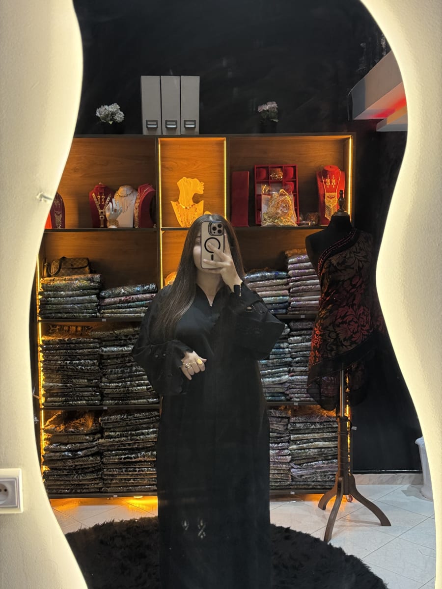 Abaya Noir Premium UAE - Robe Elegante Mariage Maroc couleur noir et dore - Abaya Dubai authentique disponible au Maroc chez Zargue