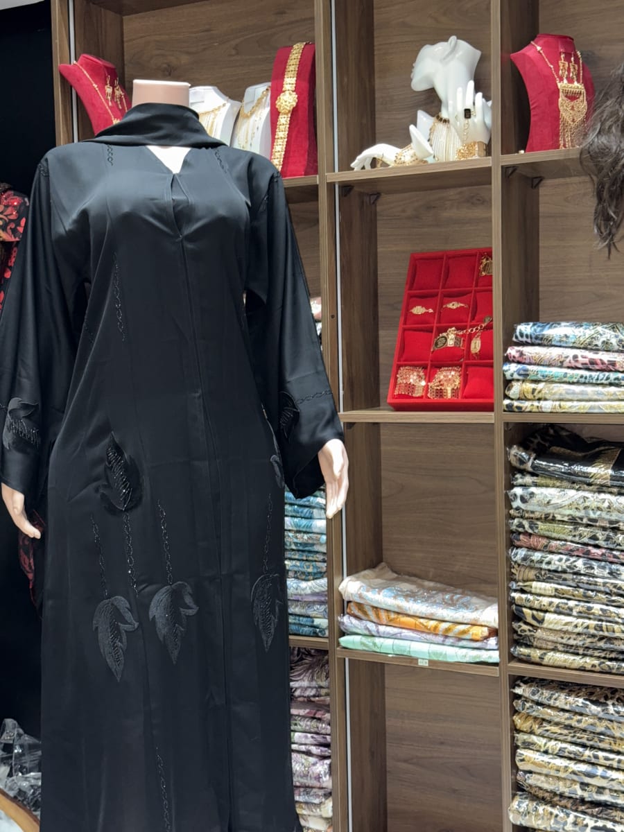 Abaya Noir Premium UAE - Robe Elegante Mariage Maroc couleur noir et doré - Abaya Dubai authentique disponible au Maroc chez Zargue