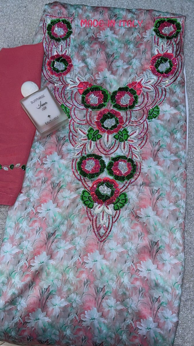 Tlija Italie 3D Rose - Tissu Caftan Mariee 2026 Maroc couleur rose et vert - Mikhwar UAE authentique disponible au Maroc chez Zargue