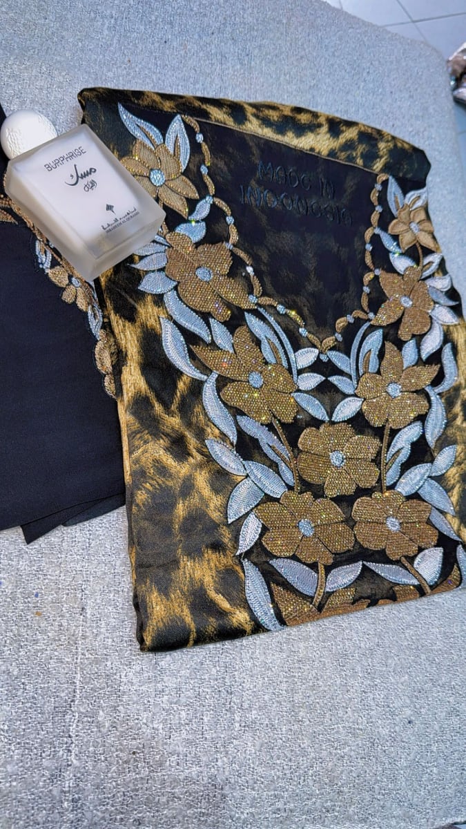 Mikhwar Andaloussi Tiger Noir - Tissu 3ars Mariage UAE Premium couleur noir et doré - Mikhwar UAE authentique disponible au Maroc chez Zargue