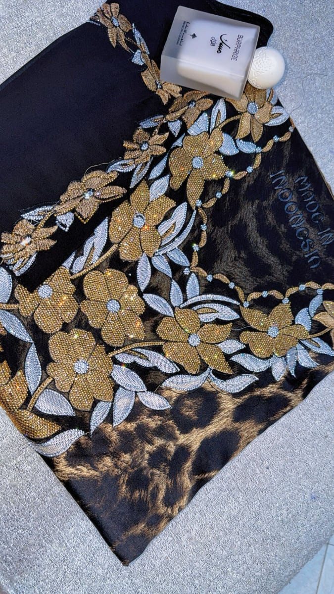 Mikhwar Andaloussi Tiger Noir - Tissu 3ars Mariage UAE Premium couleur noir et doré - Mikhwar UAE authentique disponible au Maroc chez Zargue