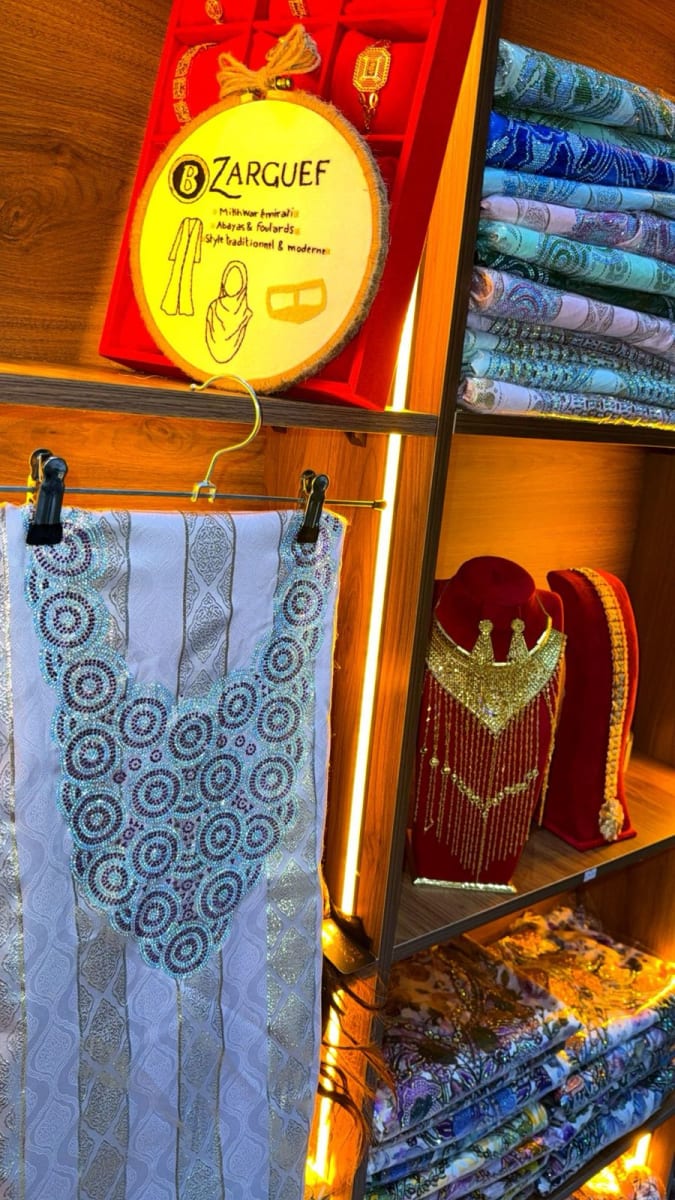 Mikhwar Jawhara Rouge - Tissu Mariage Premium Emirats couleur rouge et doré - Mikhwar UAE authentique disponible au Maroc chez Zargue