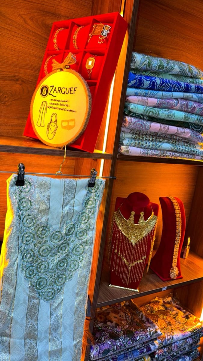 Mikhwar Jawhara Rouge - Tissu Mariage Premium Emirats couleur rouge et dore - Mikhwar UAE authentique disponible au Maroc chez Zargue