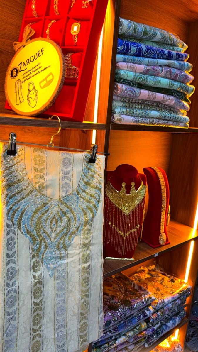 Mikhwar Jawhara Rouge - Tissu Mariage Premium Emirats couleur rouge et doré - Mikhwar UAE authentique disponible au Maroc chez Zargue