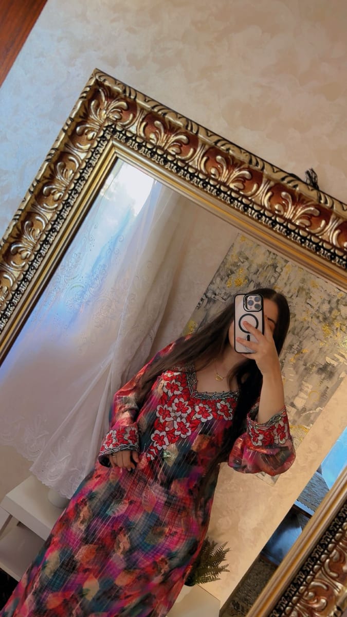 Tlija Italie Rouge Elegant - Tissu Caftan Mariage Marocain couleur rouge et noir - Mikhwar UAE authentique disponible au Maroc chez Zargue