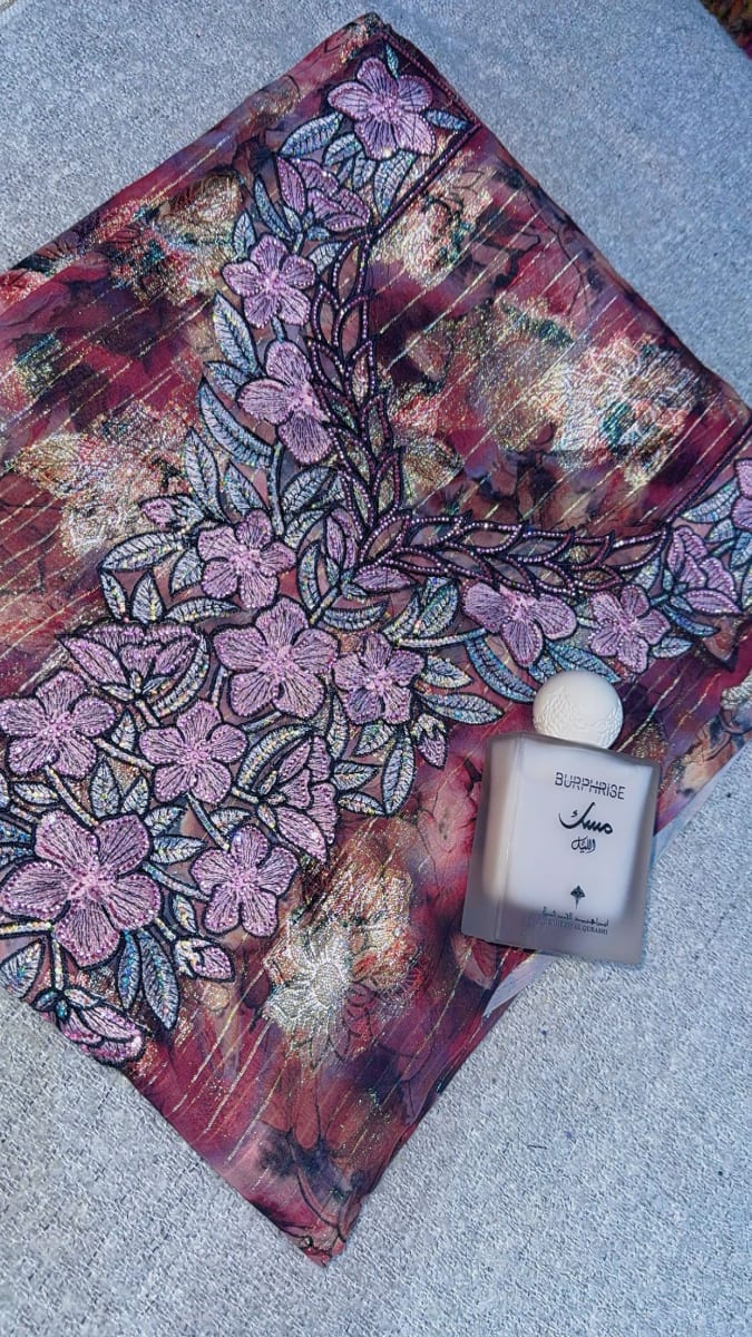 Tlija Italie Rouge Elegant - Tissu Caftan Mariage Marocain couleur rouge et rose - Mikhwar UAE authentique disponible au Maroc chez Zargue