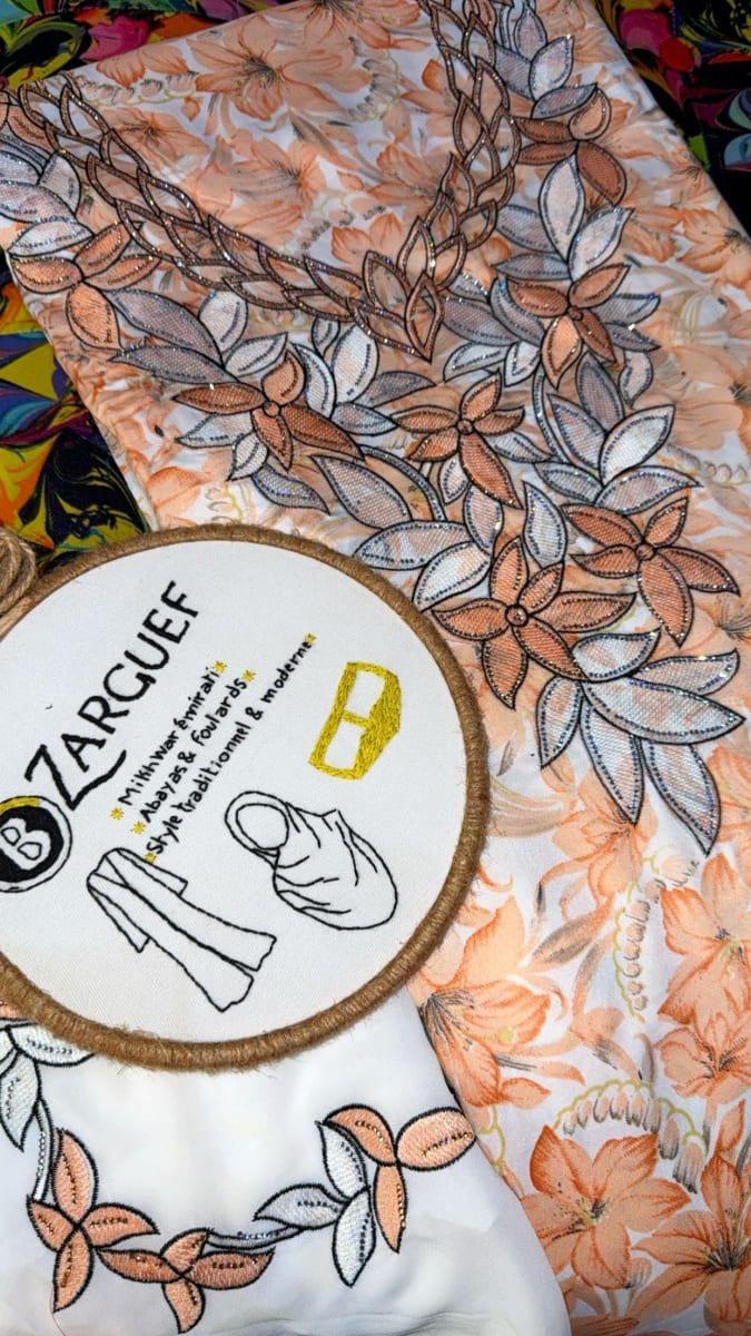 Mikhwar Andaloussi Peche Brode - Tissu Mariage 3ars Maroc couleur peche et blanc - Mikhwar UAE authentique disponible au Maroc chez Zargue