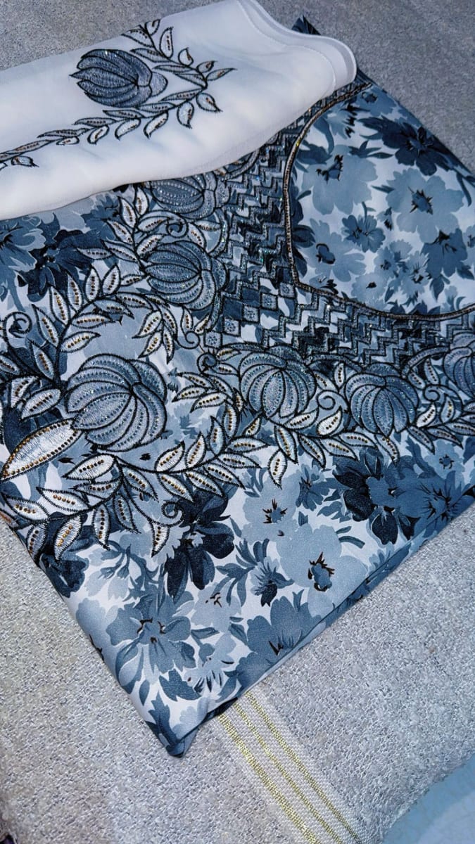 Mikhwar Andaloussi Bleu Brode - Tissu Mariage 3ars Maroc couleur bleu et blanc - Mikhwar UAE authentique disponible au Maroc chez Zargue