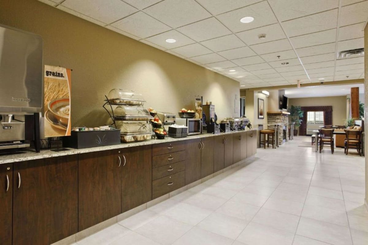 Free hot breakfast dining area at Microtel Williston