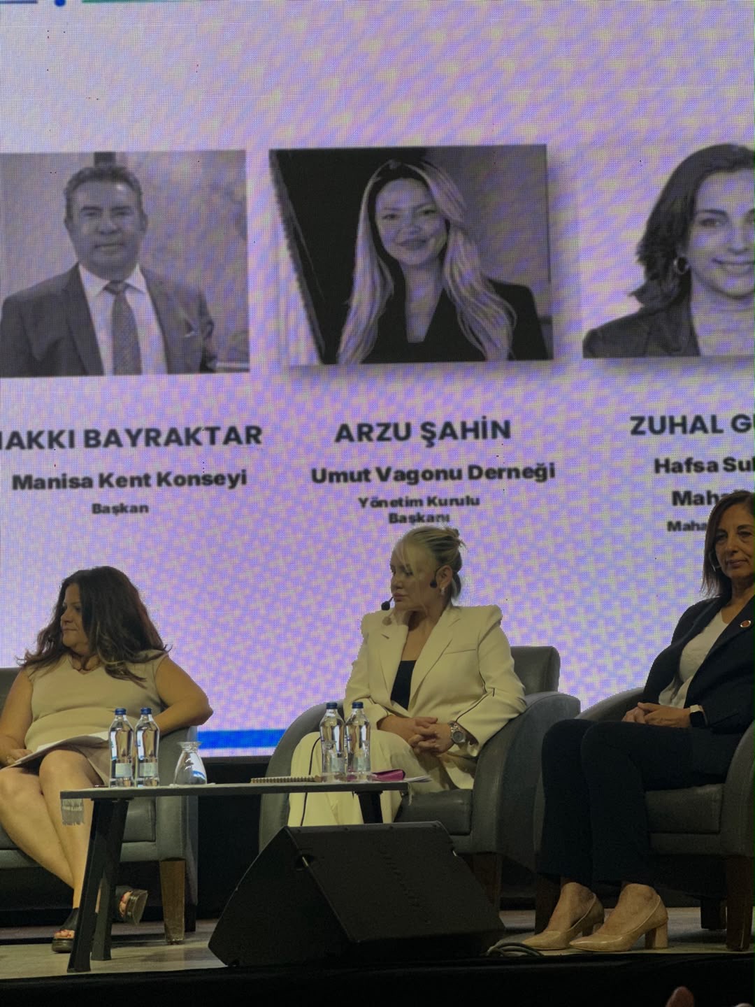 Manisa Sivil Katılım Zirvesi’nde Gönüllülüğün Gücü Konuşuldu