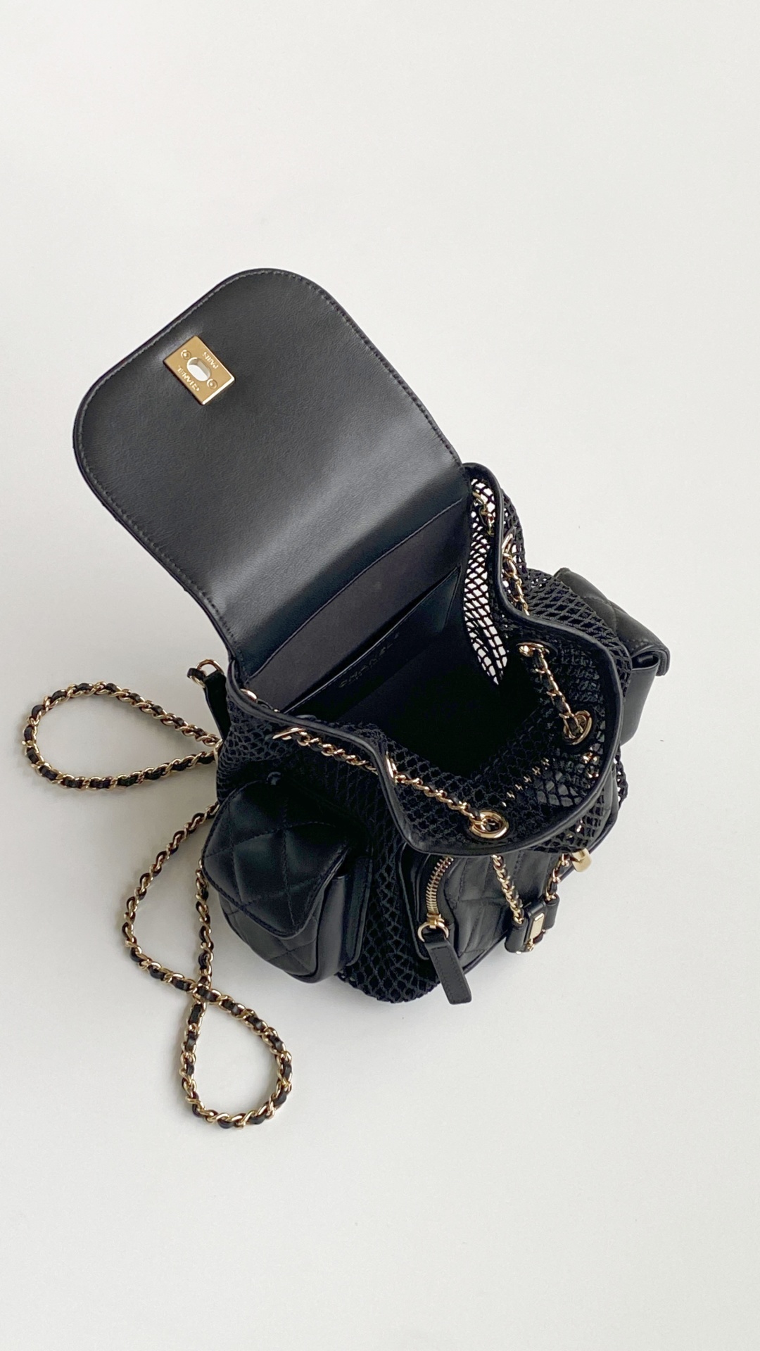 샤넬 샤넬 25SS 메시, 샤이니 램스킨 & 골드톤 메탈 백팩 정품99% 구현, 공홈가격 928만원 상세 이미지 8