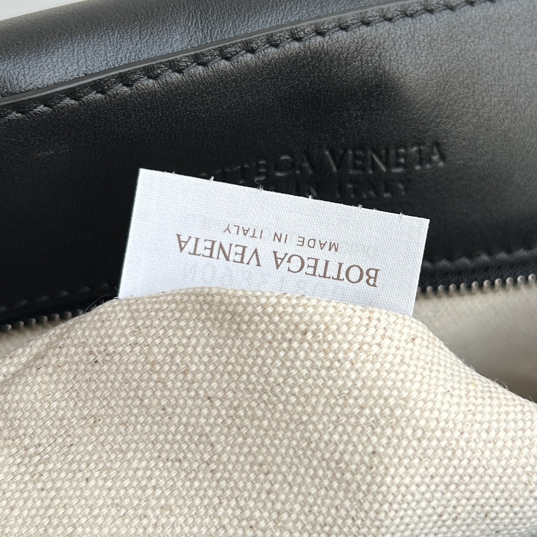 보테가베네타 보테가베네타 인트레치아토 레더 토트백 블랙 807715 37x26x13 cm 상세 이미지 6