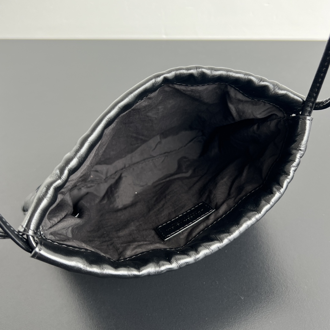 보테가 보테가 베네타 미니 파우치 백 블랙 816987 21x16.6 cm 상세 이미지 4