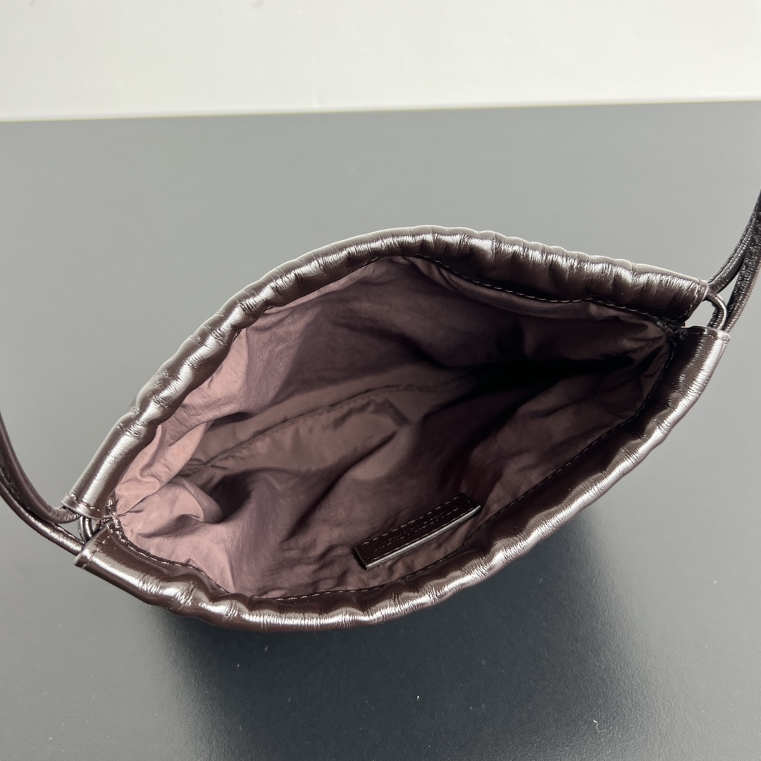 보테가 보테가 베네타 미니 파우치 백 브라운 816987 21x16.6 cm 상세 이미지 4