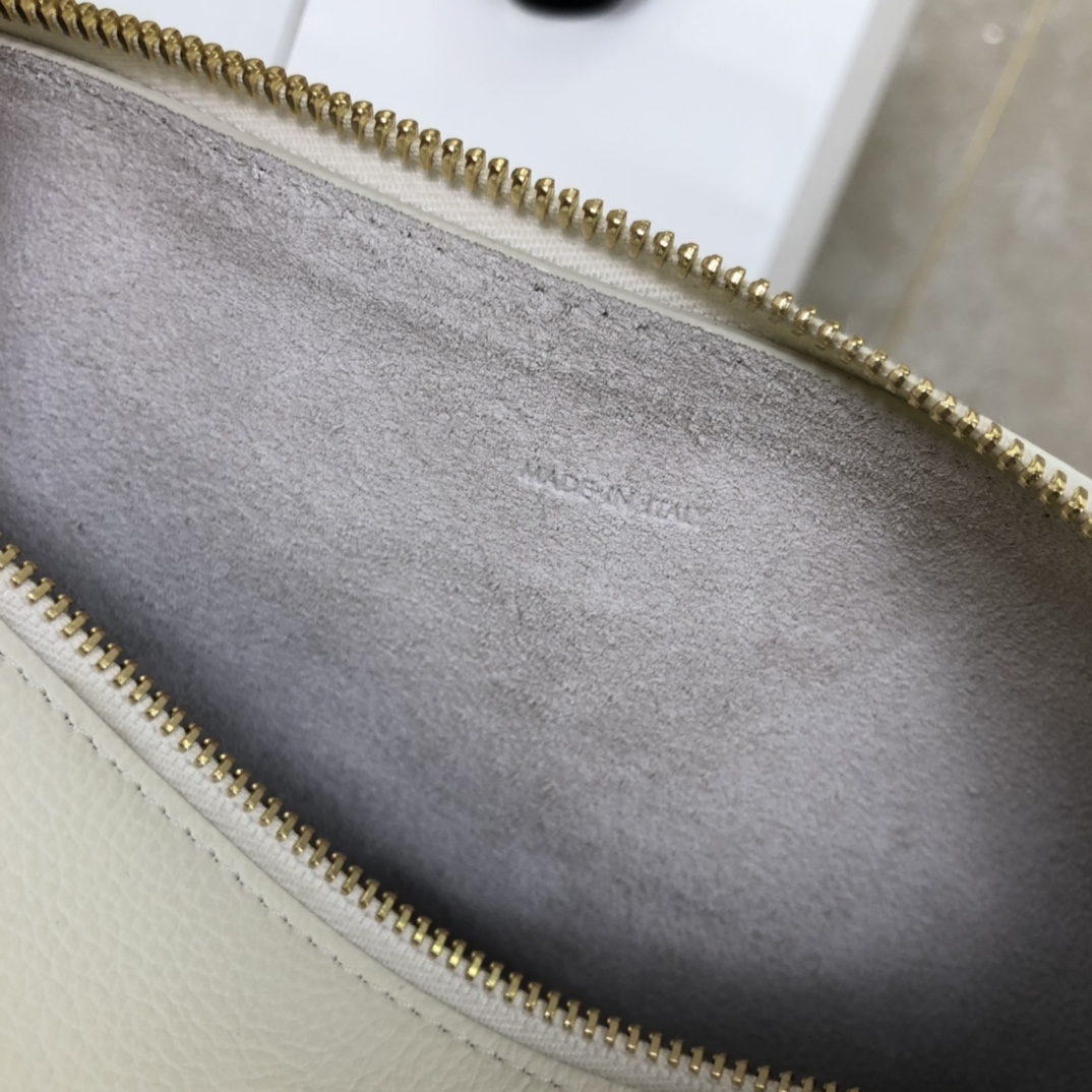 셀린느 셀린느 미디엄 로미 서플백 카프스킨 화이트 197443 34 x 16 x 5 cm 상세 이미지 7