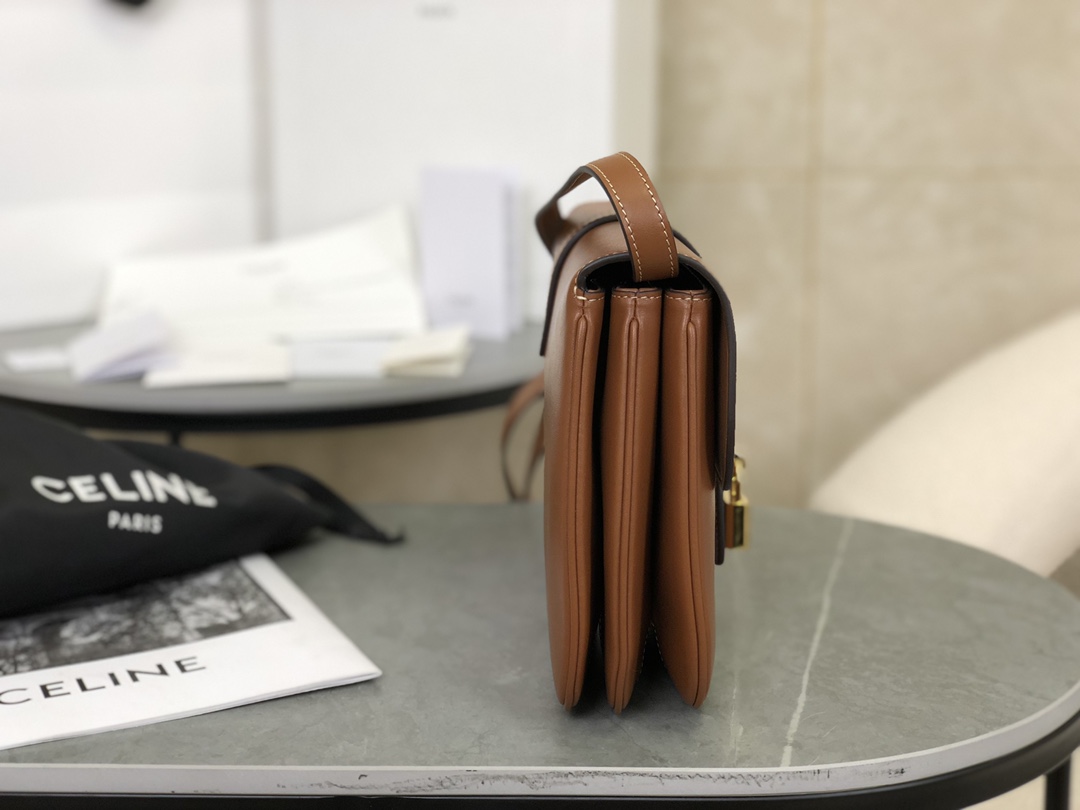 셀린느 셀린느 블랙 타부 미디엄 숄더백 탄 196583 22 x 16 x 7 cm 상세 이미지 4