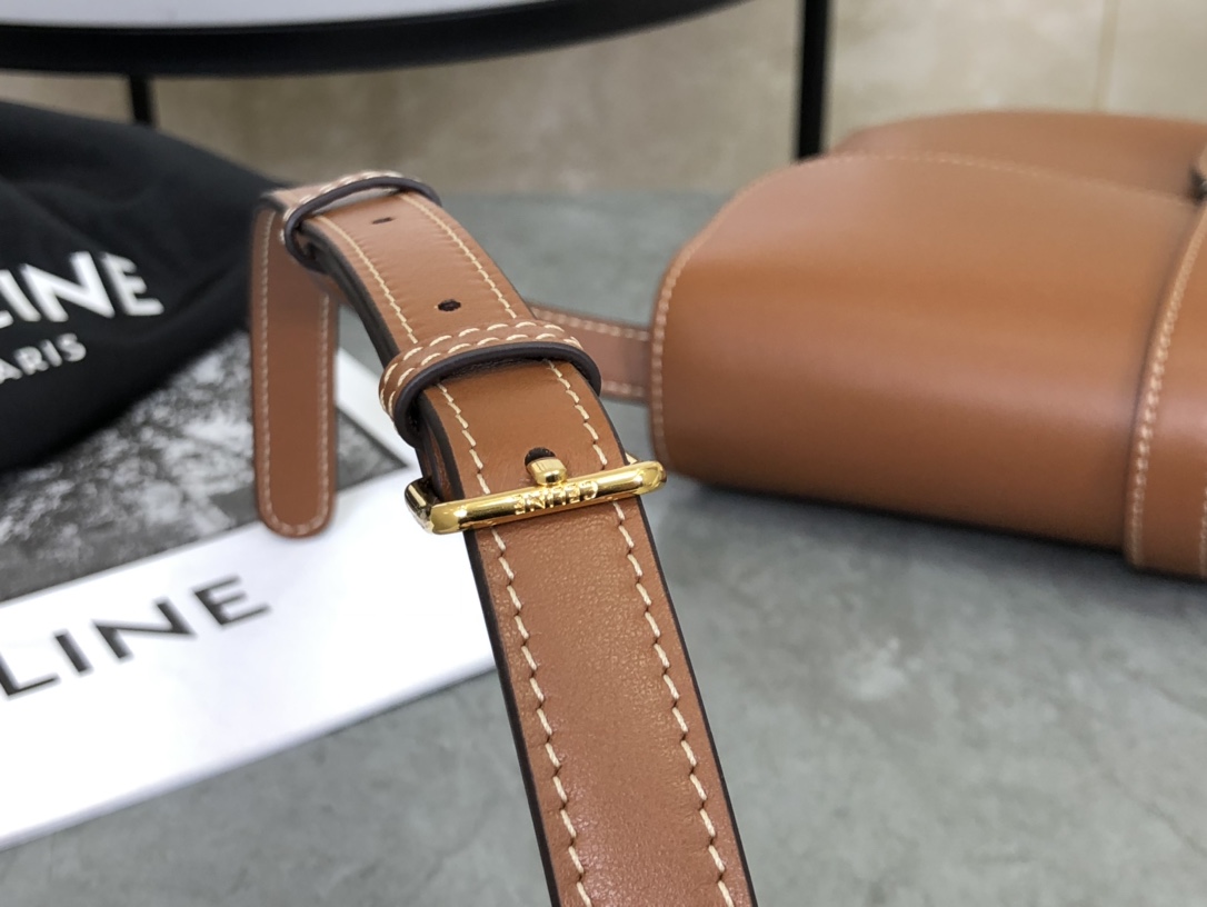 셀린느 셀린느 블랙 타부 미디엄 숄더백 탄 196583 22 x 16 x 7 cm 상세 이미지 5