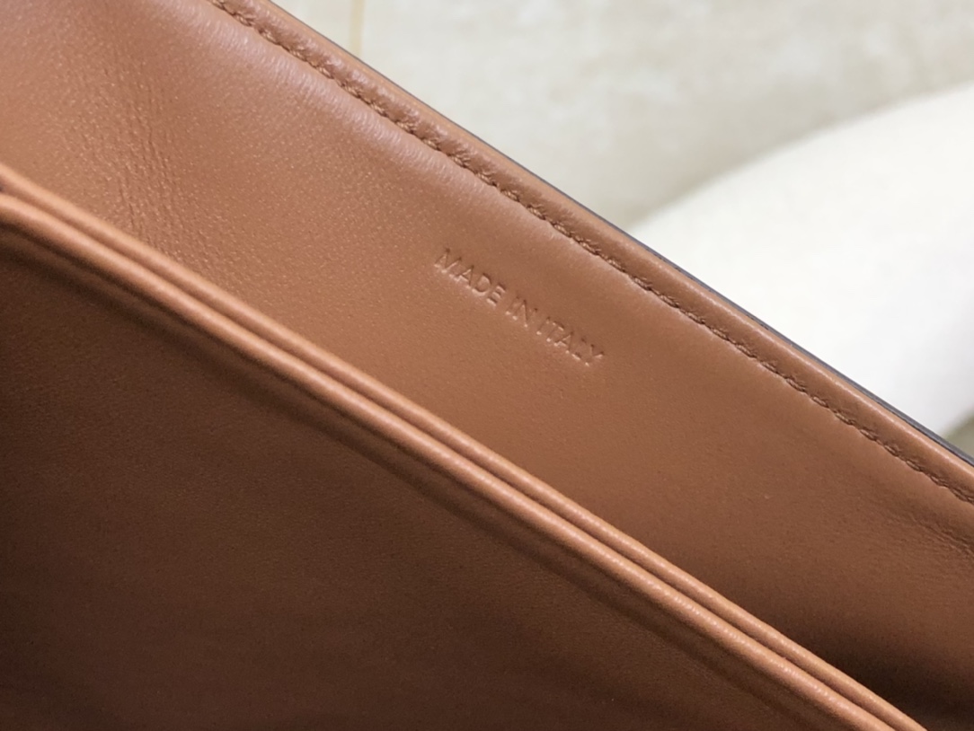 셀린느 셀린느 블랙 타부 미디엄 숄더백 탄 196583 22 x 16 x 7 cm 상세 이미지 11