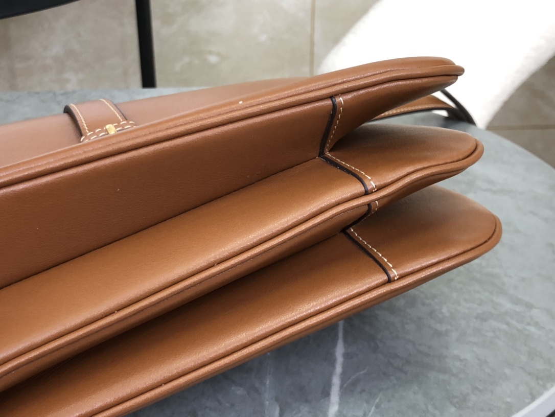 셀린느 셀린느 블랙 타부 미디엄 숄더백 탄 196583 22 x 16 x 7 cm 상세 이미지 13