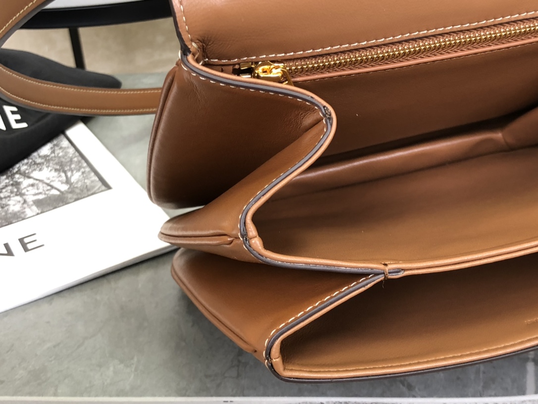 셀린느 셀린느 블랙 타부 미디엄 숄더백 탄 196583 22 x 16 x 7 cm 상세 이미지 14