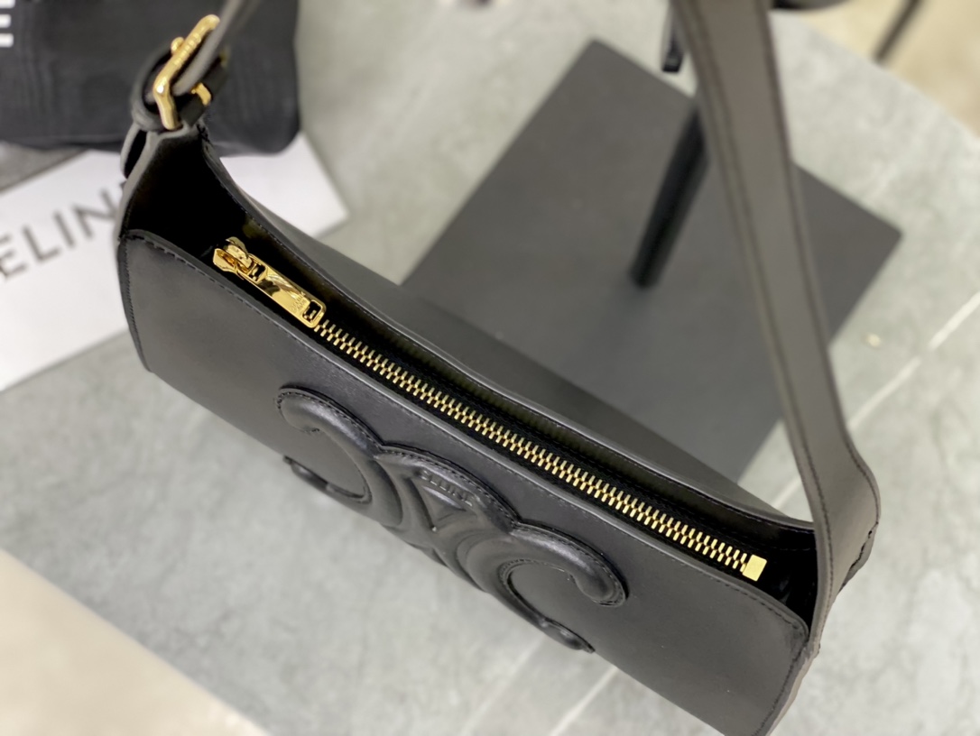 셀린느 셀린느 스무스 카프스킨 트리옹프 레더 숄더백 블랙 198153 24 x 13 x 5 cm 상세 이미지 6