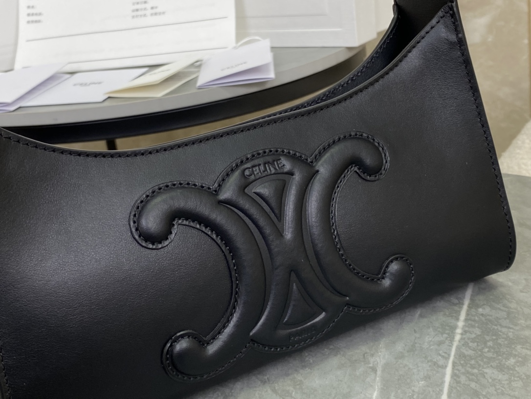 셀린느 셀린느 스무스 카프스킨 트리옹프 레더 숄더백 블랙 198153 24 x 13 x 5 cm 상세 이미지 9