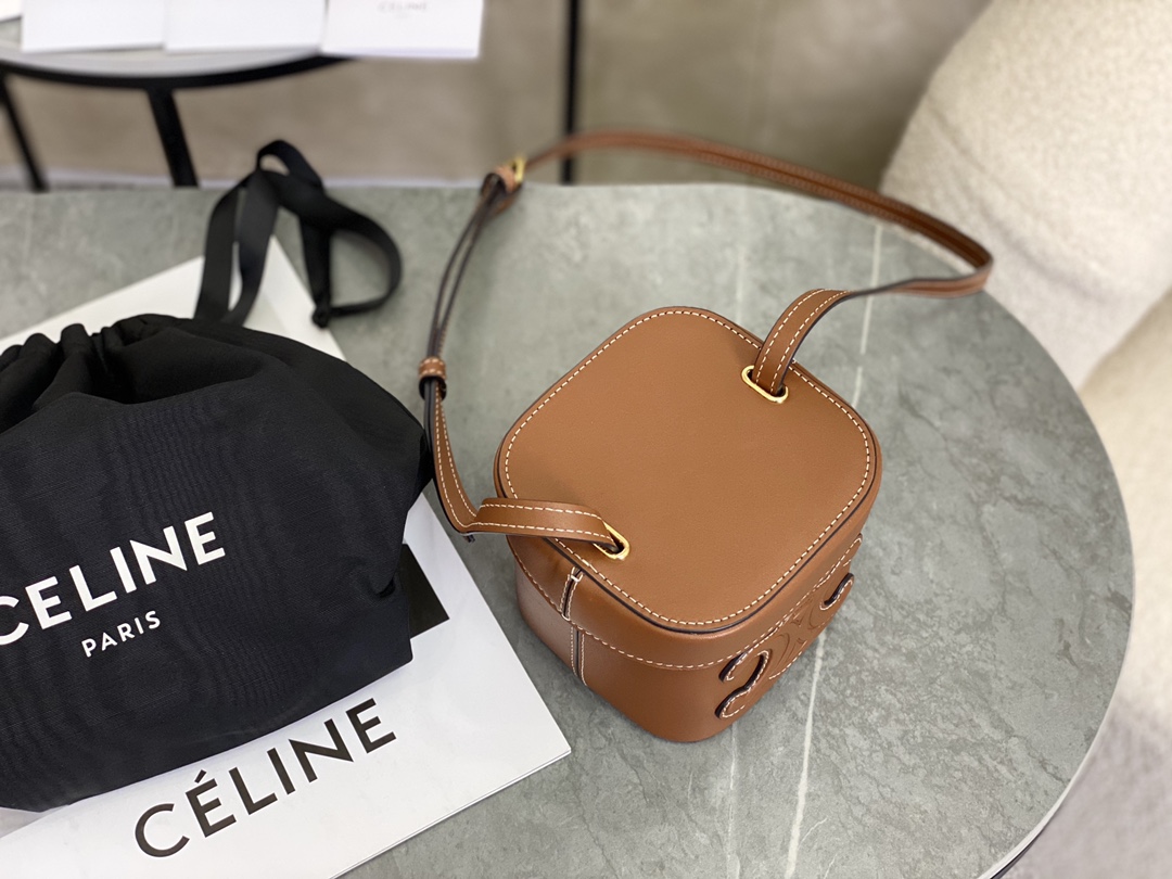 셀린느 셀린느 트리오페 퀴르 스몰 박스 숄더백 탄 199263 11 x 11 x 11 cm 상세 이미지 7