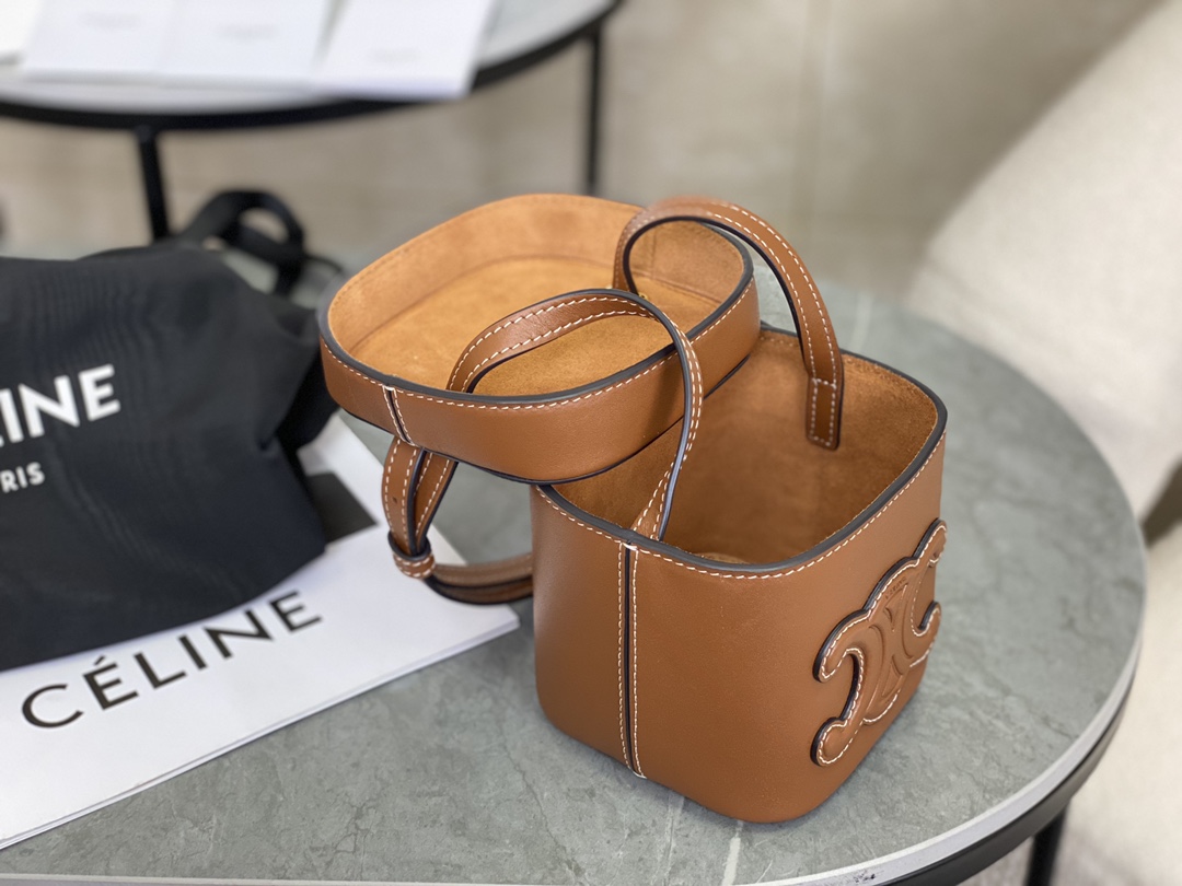 셀린느 셀린느 트리오페 퀴르 스몰 박스 숄더백 탄 199263 11 x 11 x 11 cm 상세 이미지 8